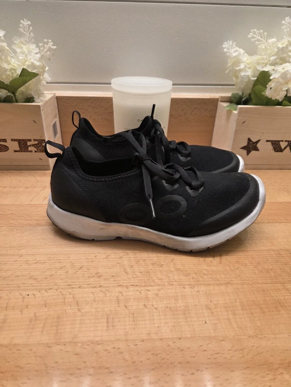 OOFOS OOmg Sport LS Recovery Shoes Black/White Womens Size 7.5